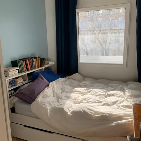 Sunny Escape In Belleville * פריז